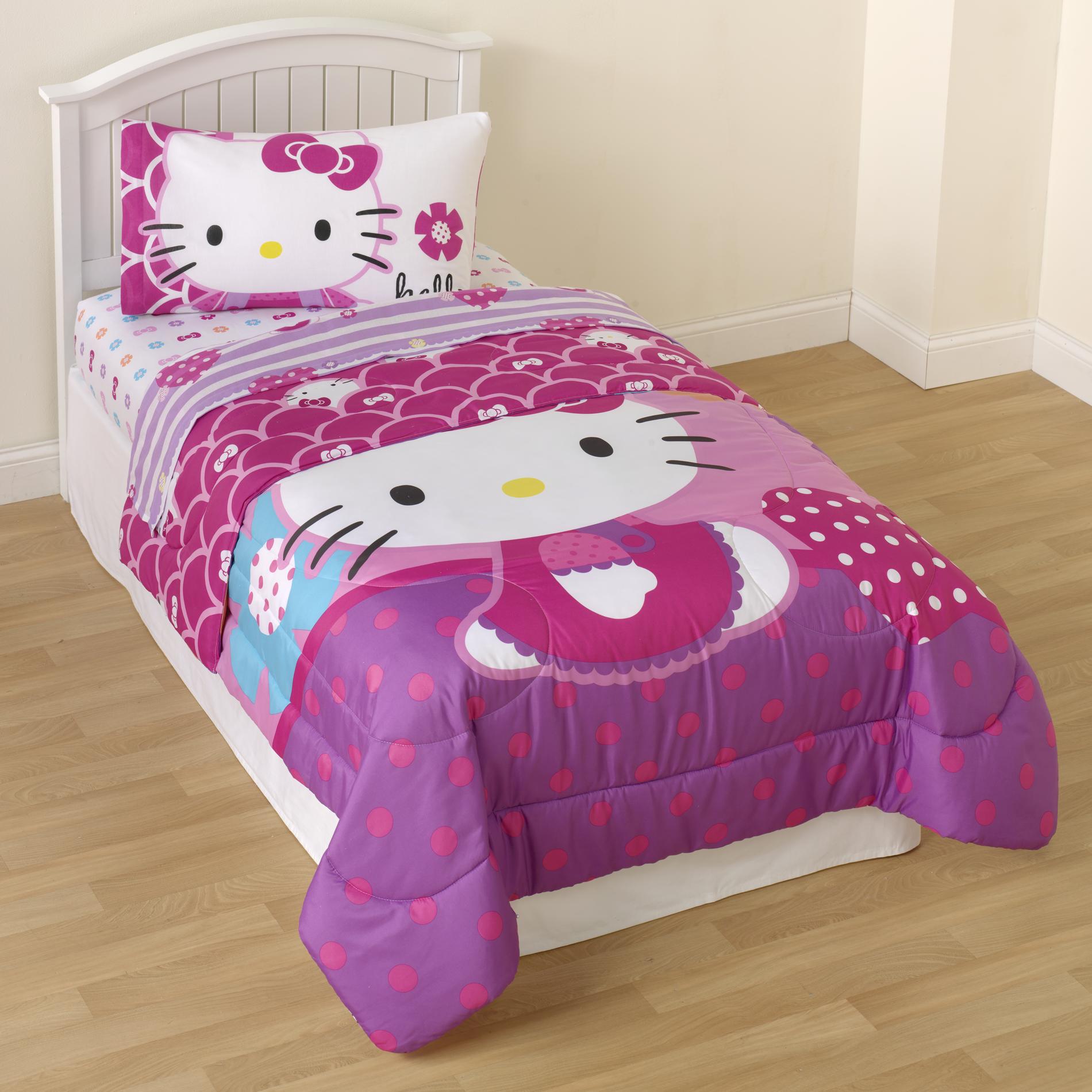 Sanrio Hello Kitty Reversible Comforter