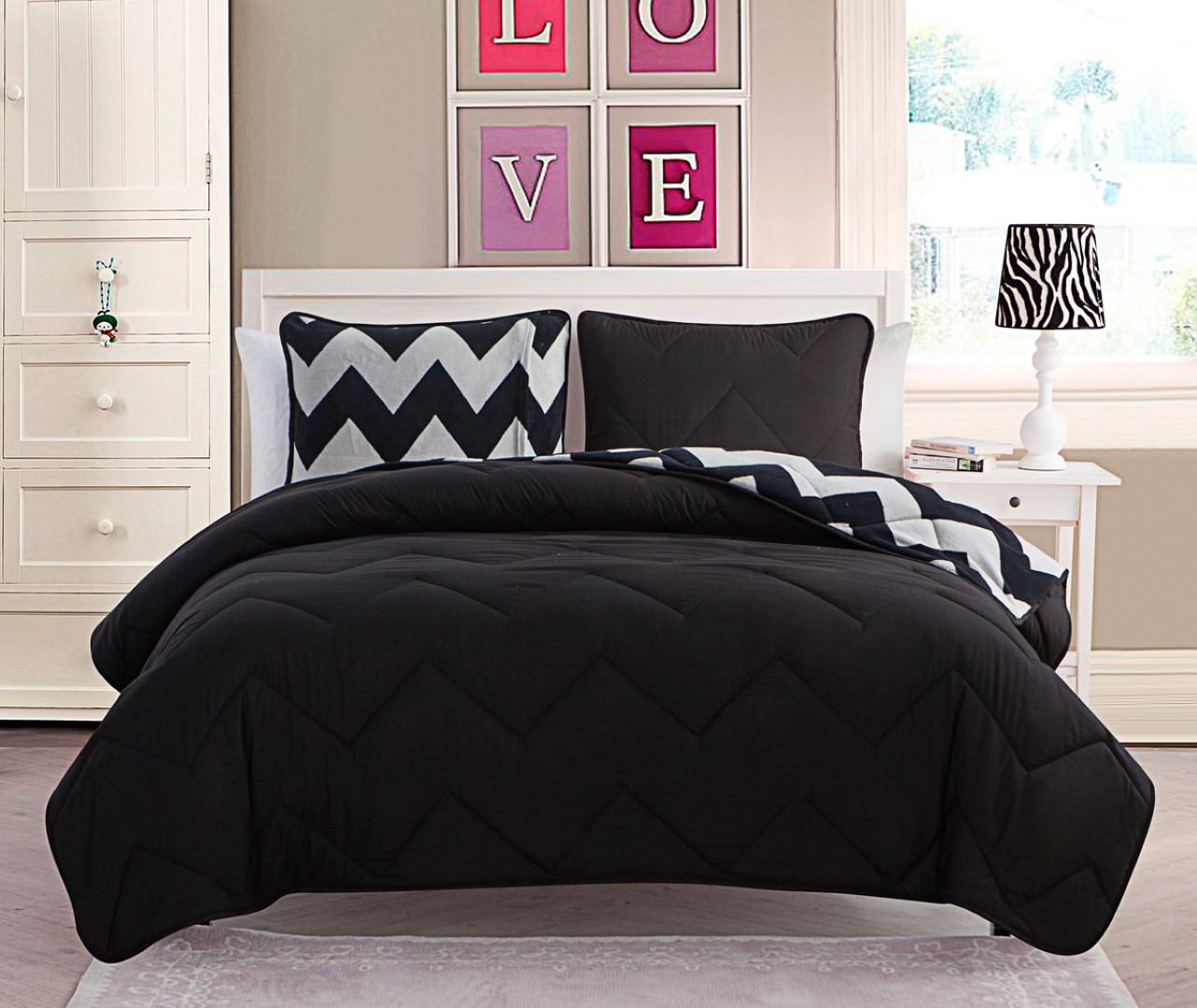 Juniper reversible comforter set in Black
