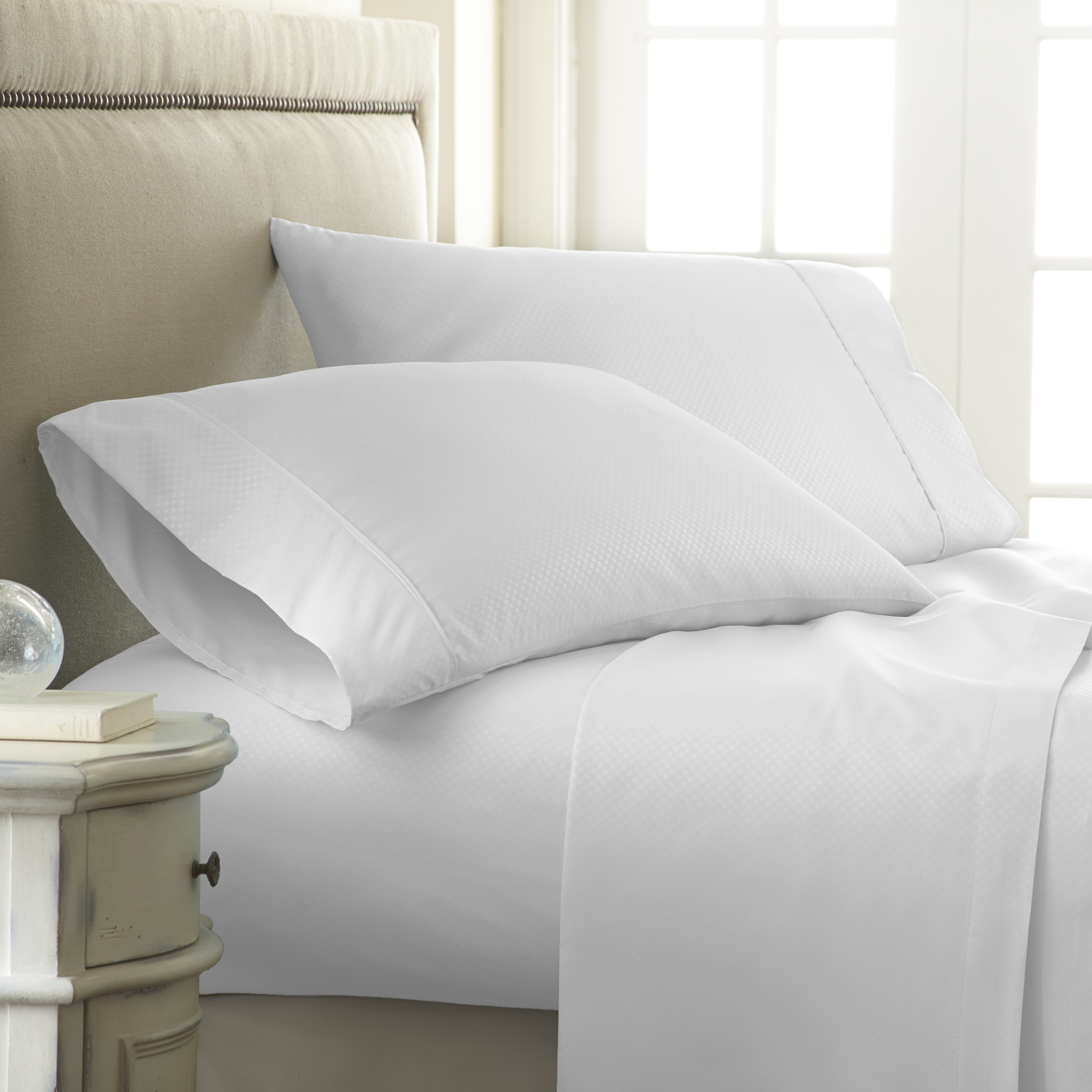 ienjoy Home Premium Ultra Soft Checkered Design 4 Piece Bed Sheet Set
