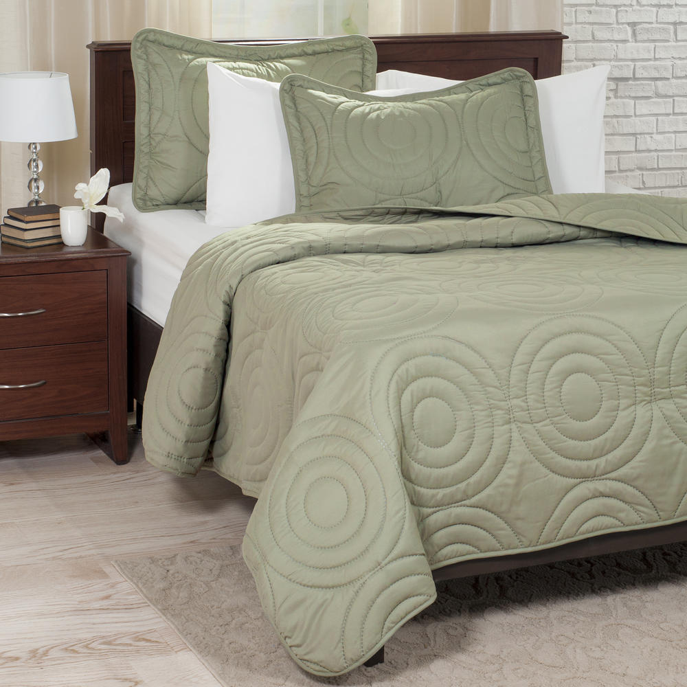 Lavish Home  Solid Embossed 3 Piece Quilt Set - King - Green