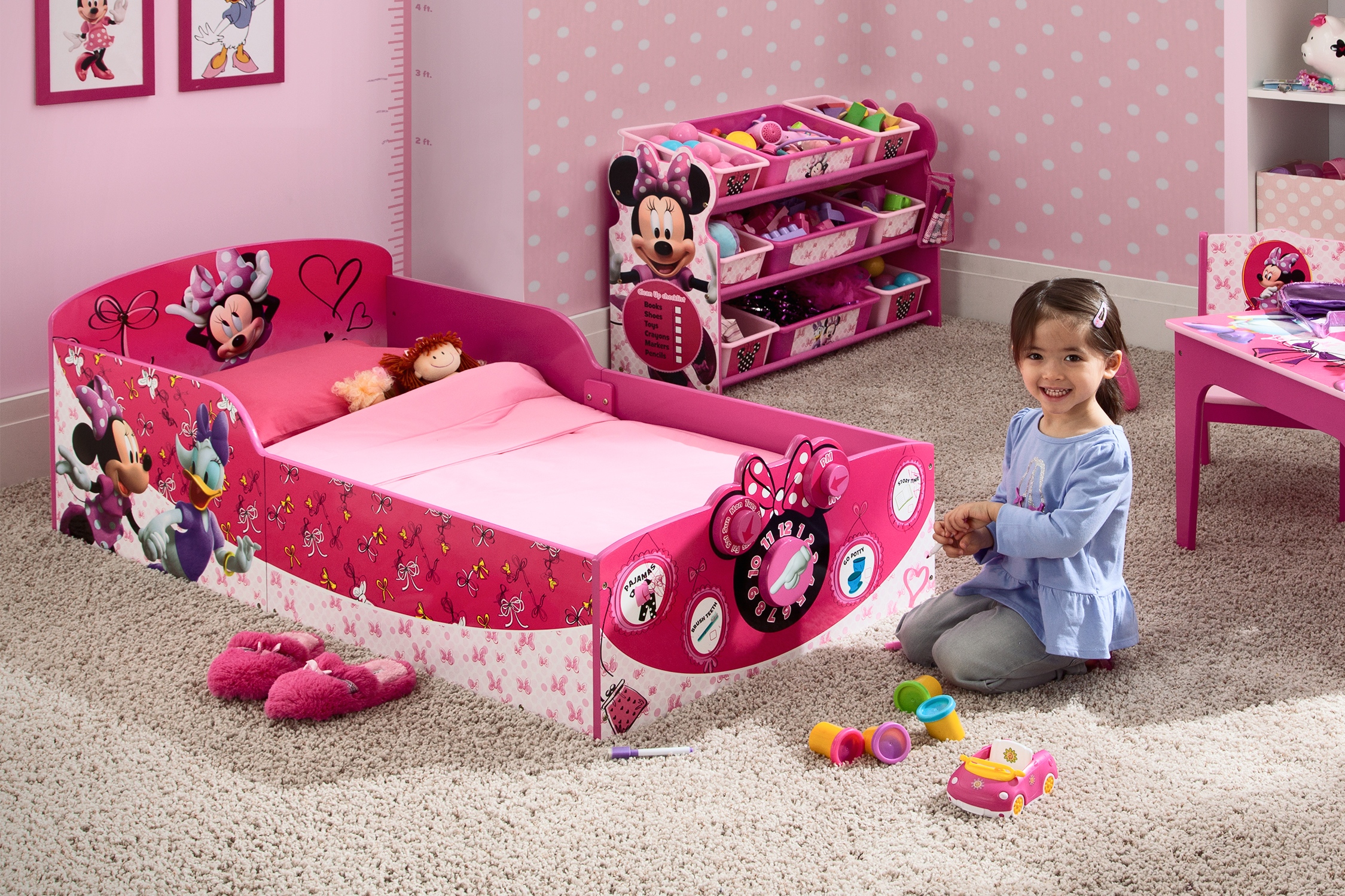 Delta Children Minnie Mouse Interactive Wood Toddler Bed