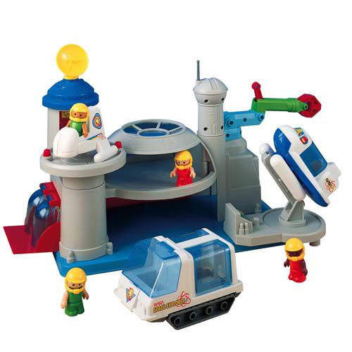 Pretend and Play Space Station