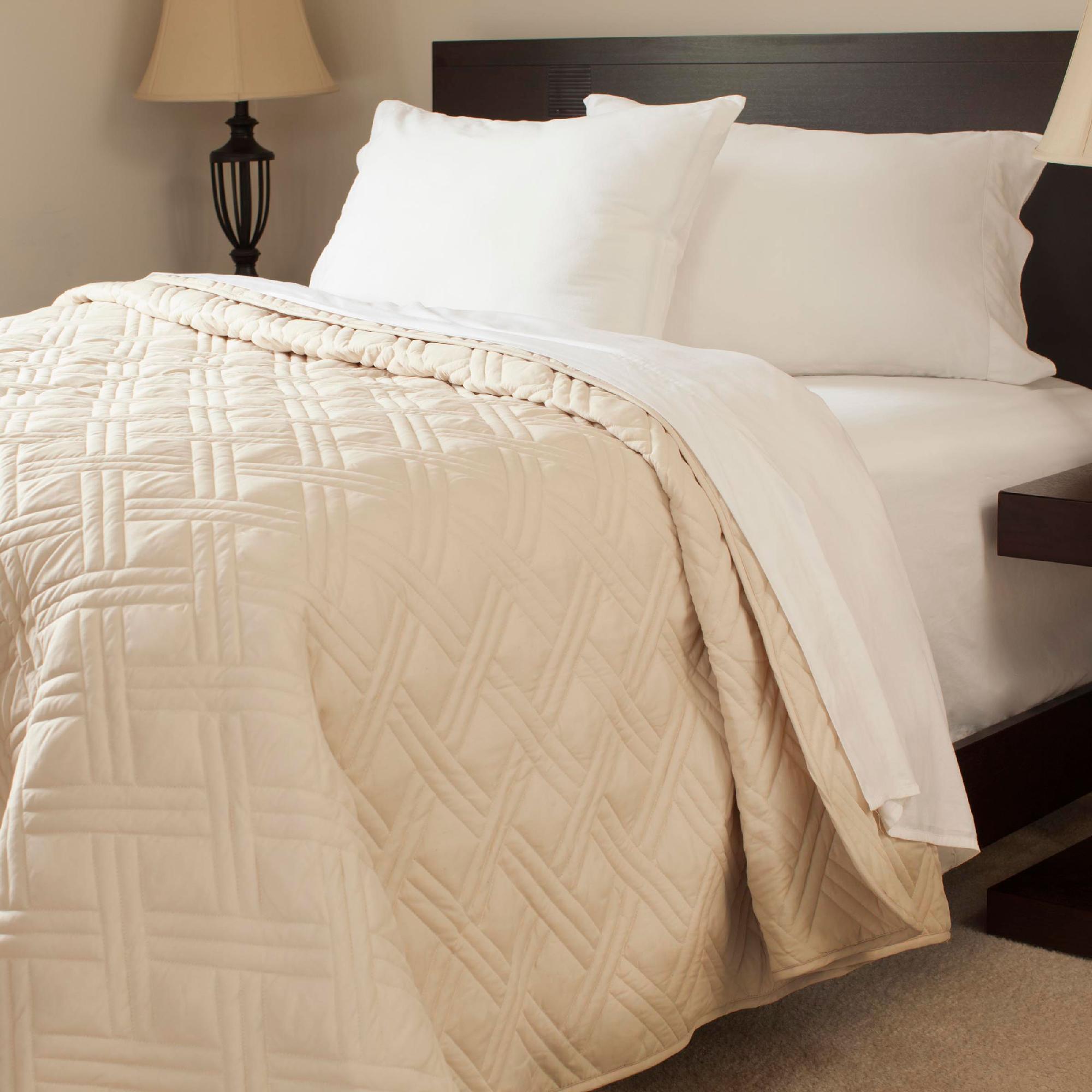 Lavish Home Solid Color Bed Quilt - Full/Queen