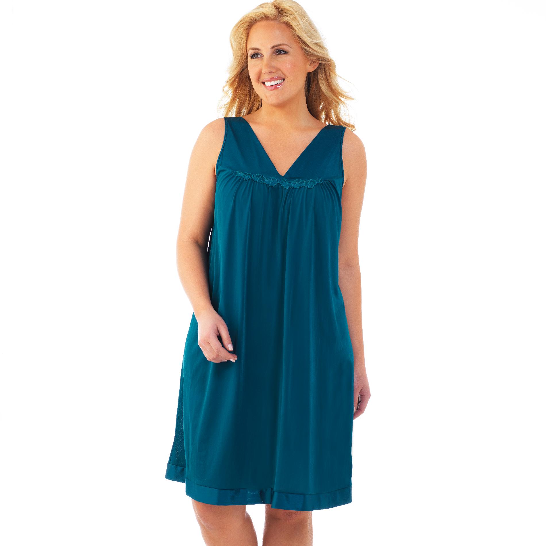 UPC 083621113052 Vanity Fair Women's Vanity Fair Colortura Short Gown