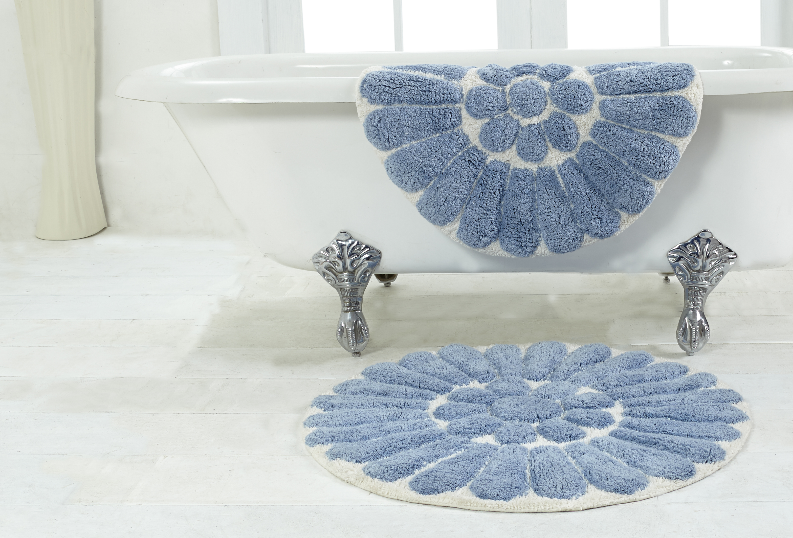 Chesapeake Merchandising Bursting Flower 2 Piece Bath Rug Set 24
