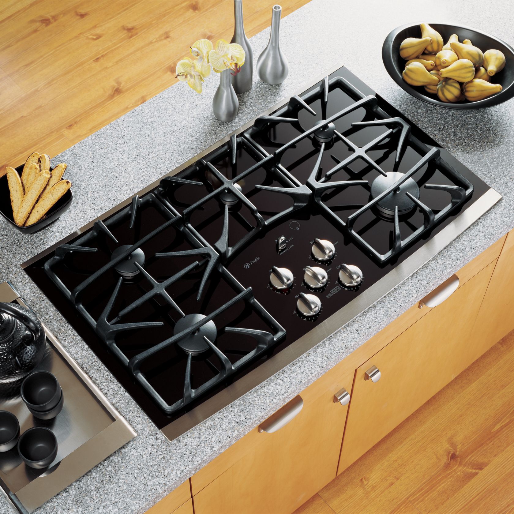 GE Profile JGP970SEKSS 36" CeramicGlass Gas Conventional Cooktop w