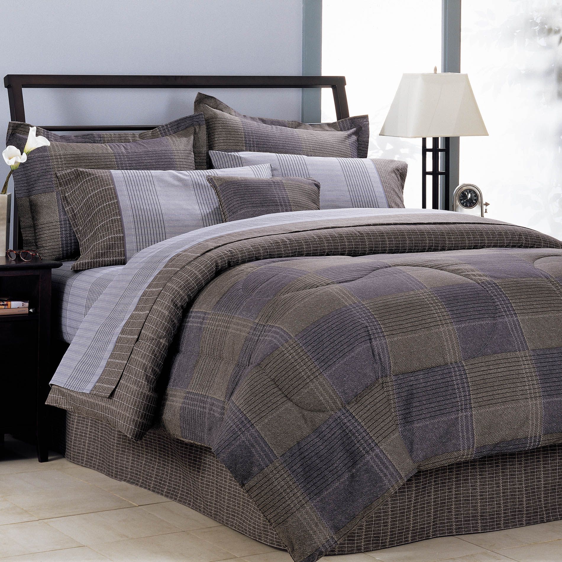 New Traditions Karlyle Complete Bed Set