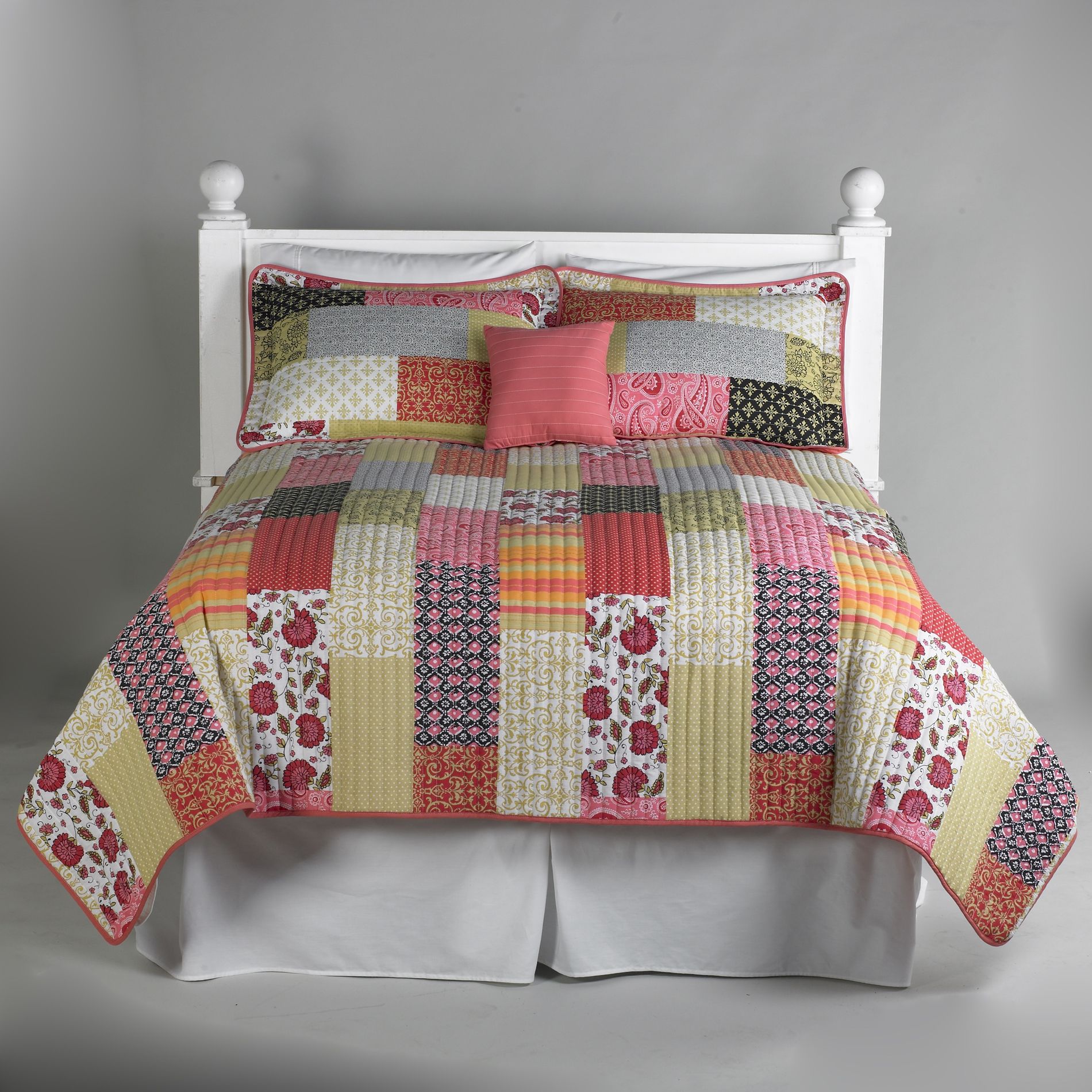 Essential Home Coral Boho Patchwork Quilt 5 Piece Bedding Set