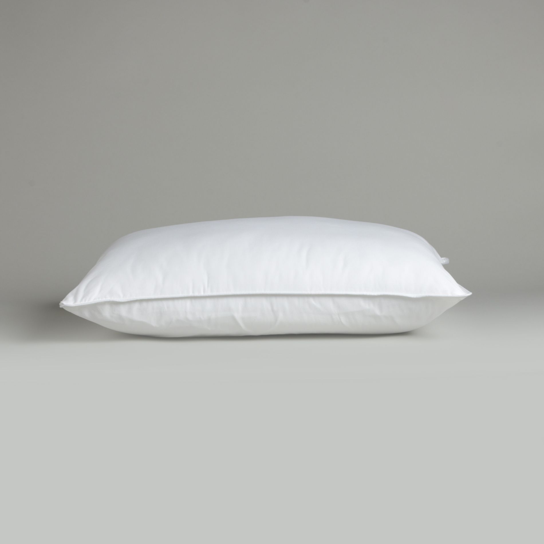 UPC 617014132513 Sleep Innovations Pillows Memory Foam Fiber 2in1