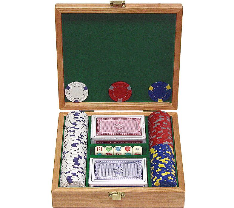 Trademark Poker 100 13 gm Pro Clay Casino Chips w/Beautiful Solid Oak Case