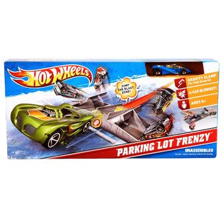 Hot Wheels HW GRAVITY TRACK PERFORMANCE PARKING LOT FRENZY SET