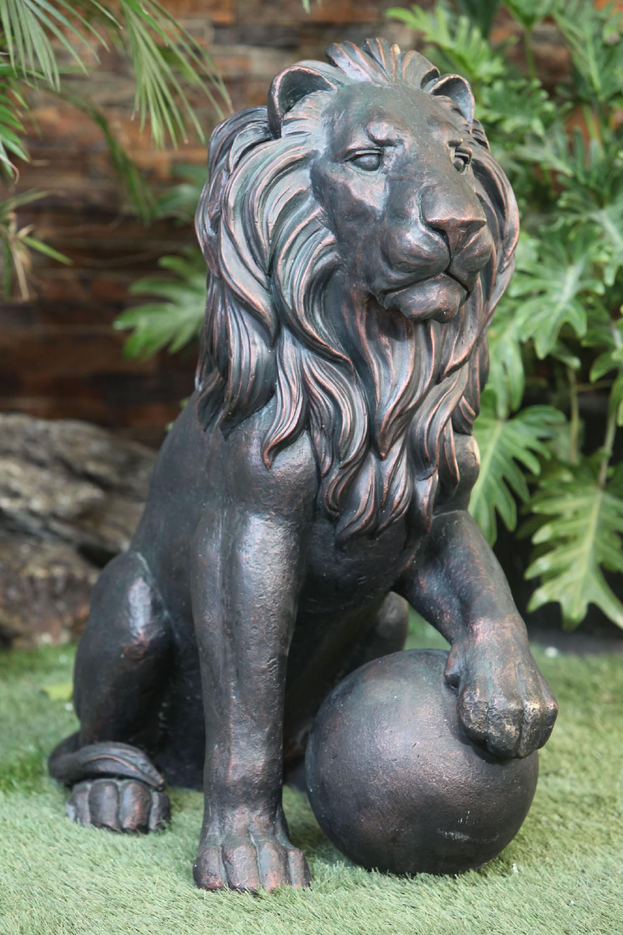 17/21 GROUP LLC Lion Stand with Ball Statue - 17/21 GROUP LLC