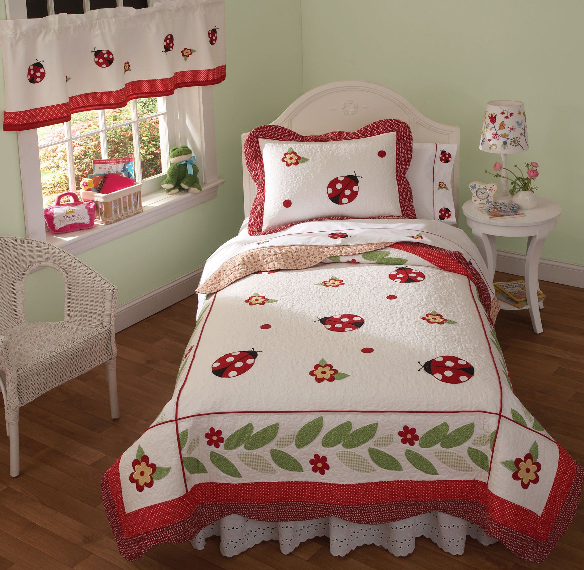Lady Bug Yard Twin Quilt with Pillow Sham