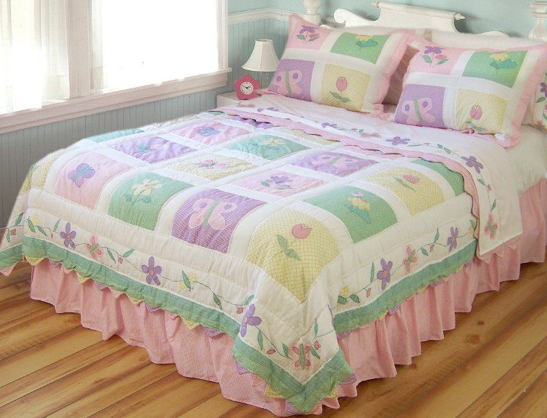 Spring Meadow Full / Queen Quilt with 2 Shams