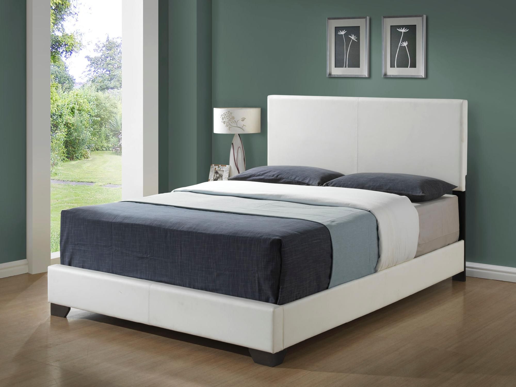 BED - QUEEN SIZE / WHITE LEATHER-LOOK FABRIC