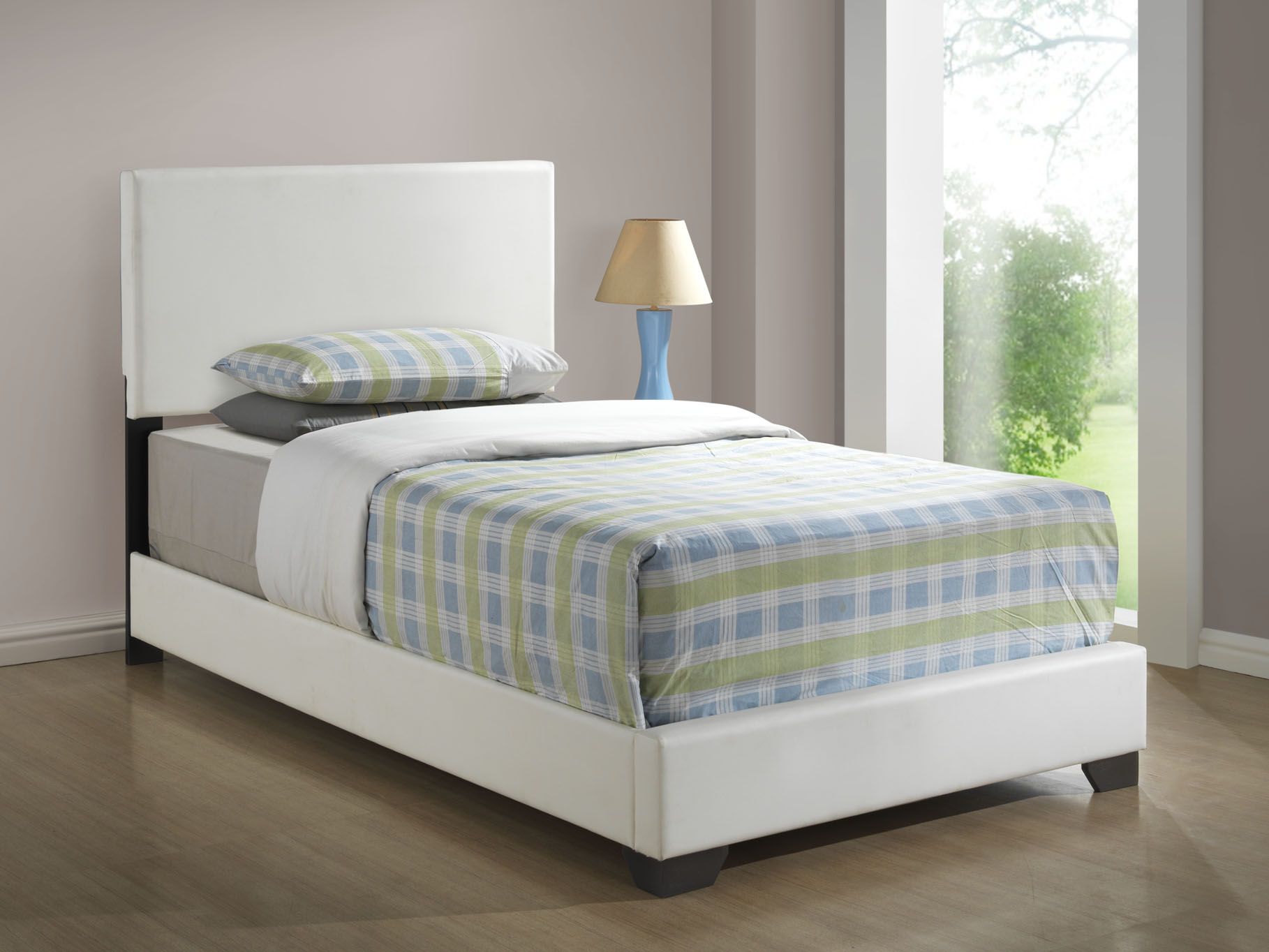 BED - TWIN SIZE / WHITE LEATHER-LOOK FABRIC