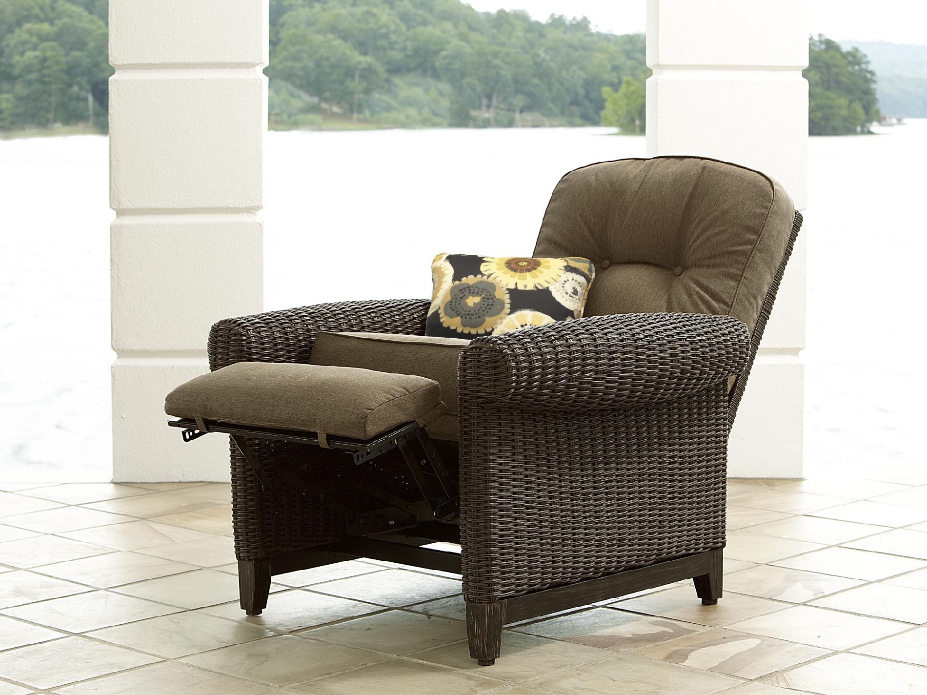La-Z-Boy Maddox Recliner - Outdoor Living - Patio ...