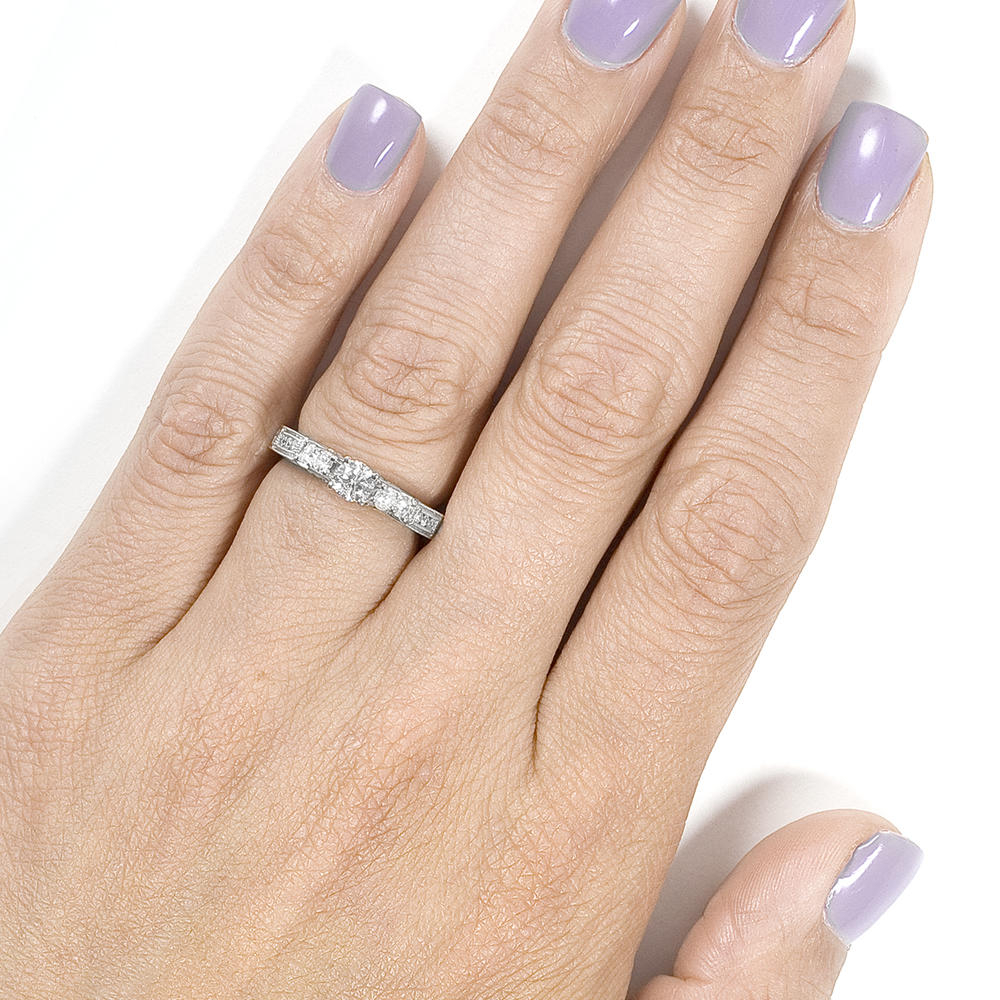 Diamond Engagement Ring 3/4 Carat (ct.tw) in 14K White Gold