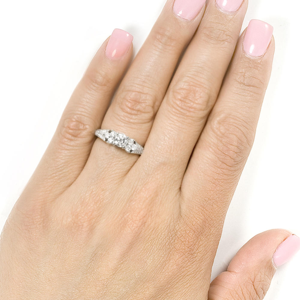 Round Diamond Engagement Ring 7/8 Carat (ct.tw) in 14K White Gold