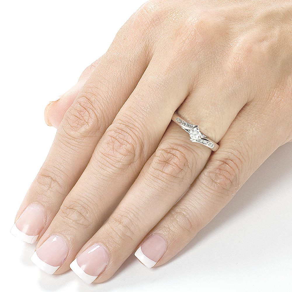 Round Diamond Engagement Ring 1/3 Carat (ct.tw) in 14k White Gold