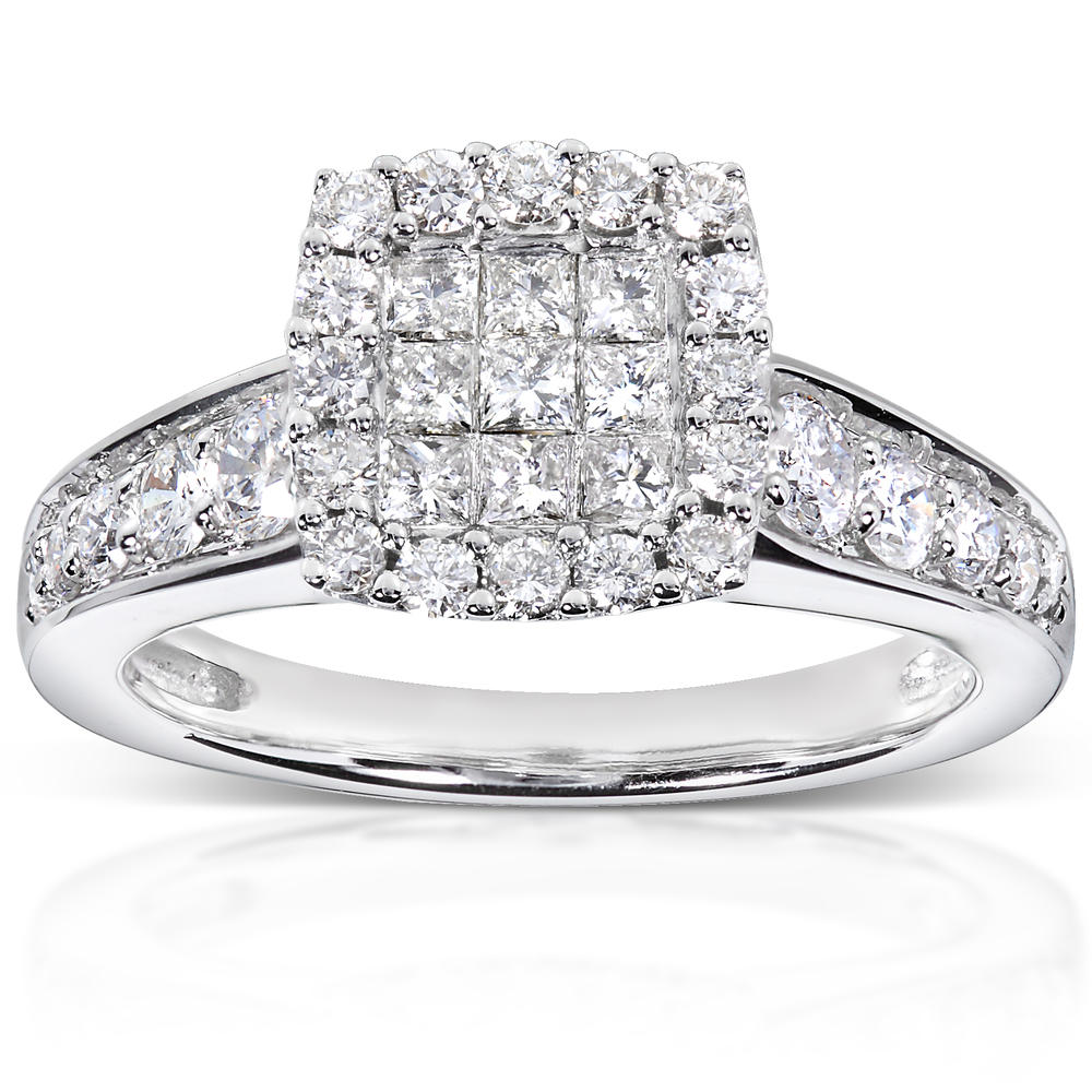 Cluster Diamond Engagement Ring 7/8 carats (ct.tw) in 14k White Gold