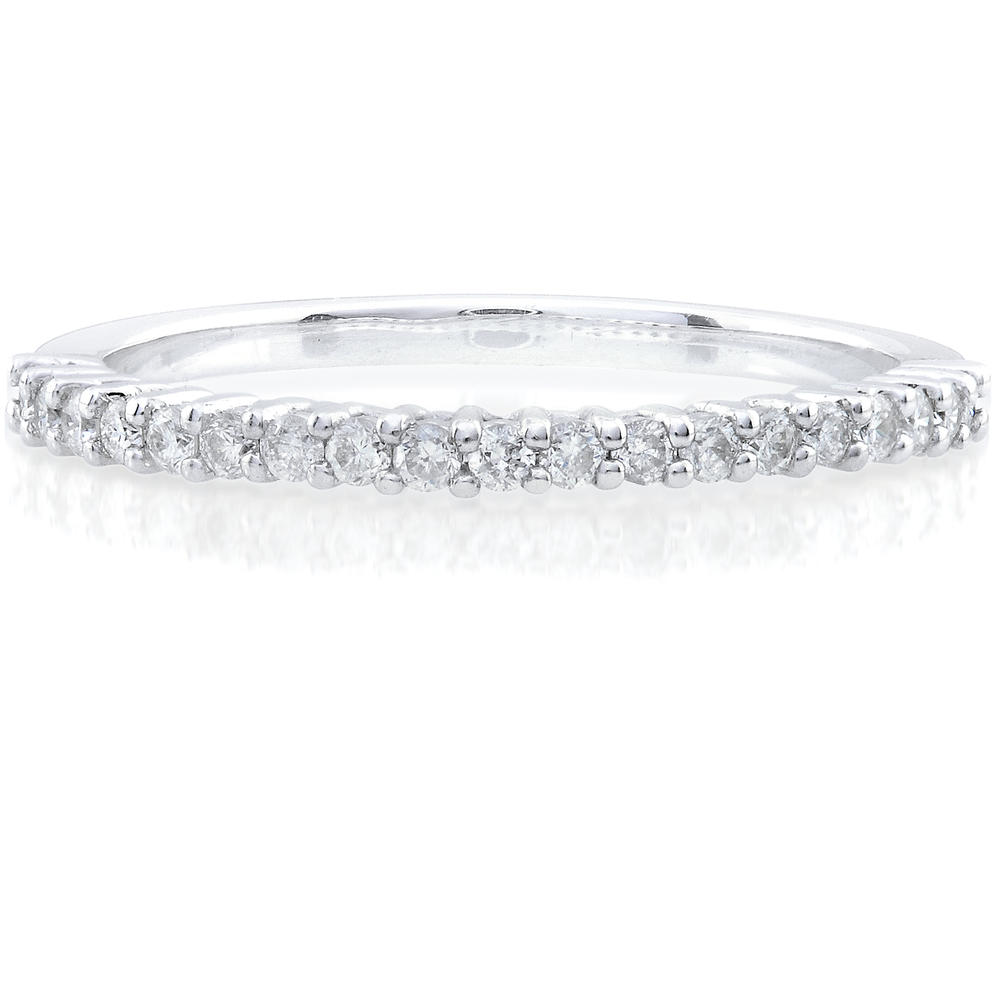 Diamond Band 1/4 carat (ct.tw) in 14kt White Gold