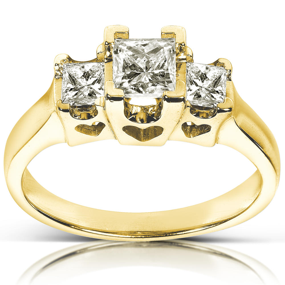 Princess Cut Three-Stone Diamond Engagement Ring 3/4 carat (ct. tw) in 14K Yellow Gold
