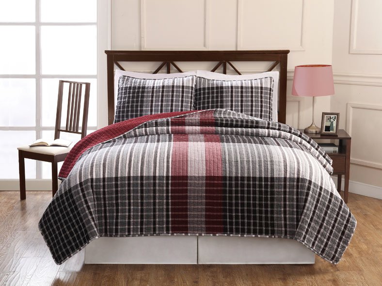 Black and Red Plaid Quilt Set with Sham(s)