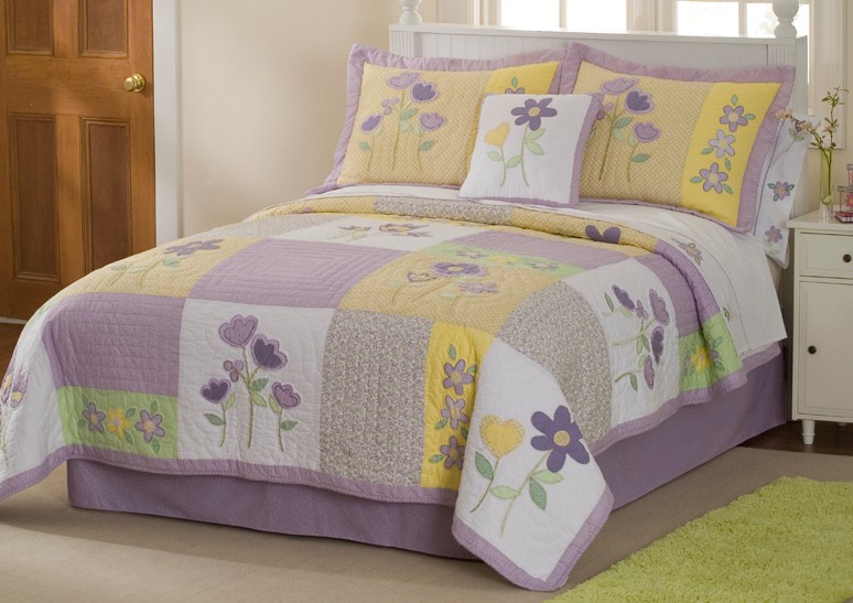 Patch of Flowers Twin Quilt with Pillow Sham