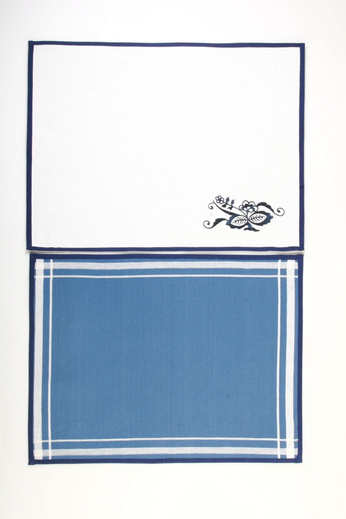 Old Town Blue Embroidered Reversible Placemat Set of 4