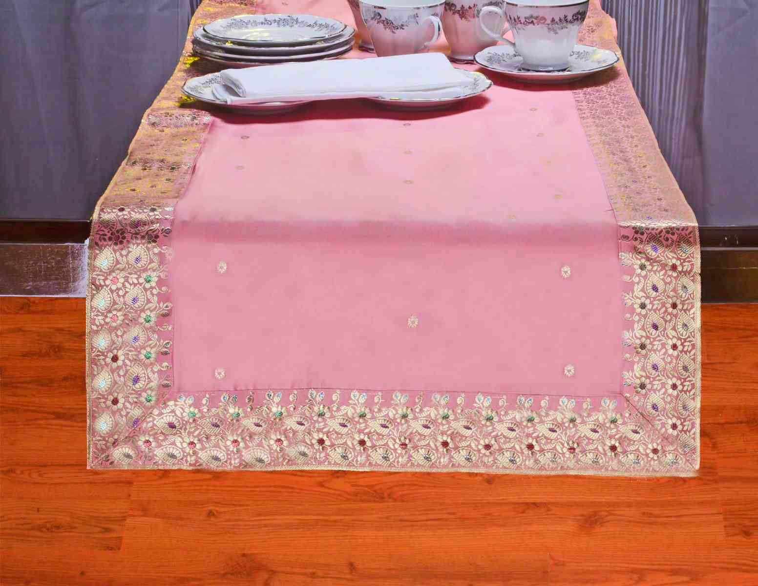 Indian Selections Pink - Hand Crafted Table Runner (India) Indian Selections Pink - Hand Crafted Table Runner (India)