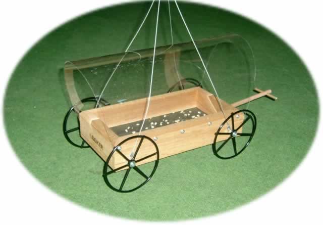 Looker Covered Wagon Hanging Tray Feeder