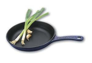 Paderno World Cuisine World CuisineGreen 11 inch diameter frying pan  with cast iron handle and glass lid