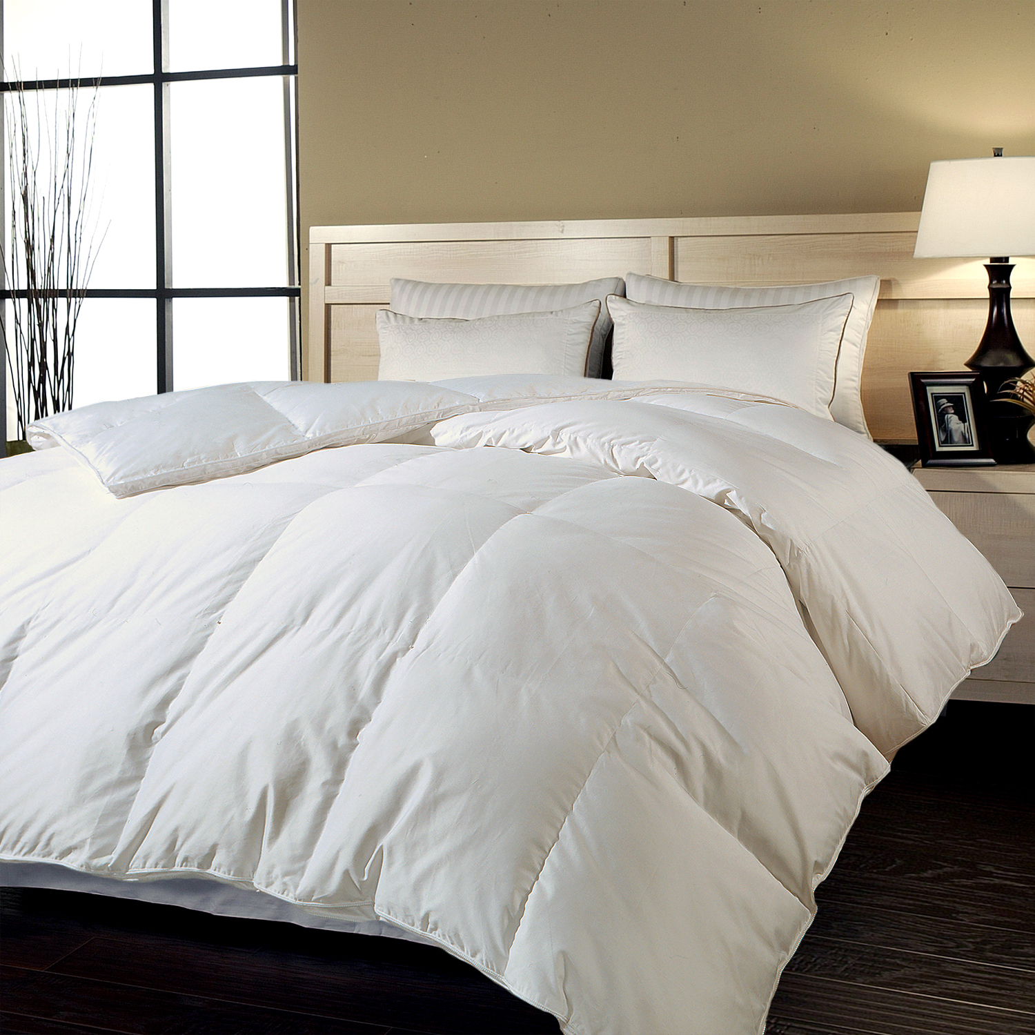 Blueridge 700 TC Cotton Sateen Cover Down Alternative Comforter White Blueridge 700 TC Cotton Sateen Cover Down Alternative Comforter White