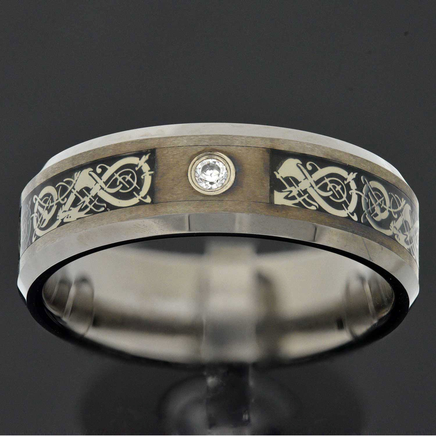 FlameReflection 8mm Dragon Scroll Inlay Round Cubic Zirconia Tungsten Carbide Band Bevel Edge Men's Wedding Ring FlameReflection 8mm Dragon Scroll Inlay Round Cubic Zirconia Tungsten Carbide Band Bevel Edge Men's Wedding Ring