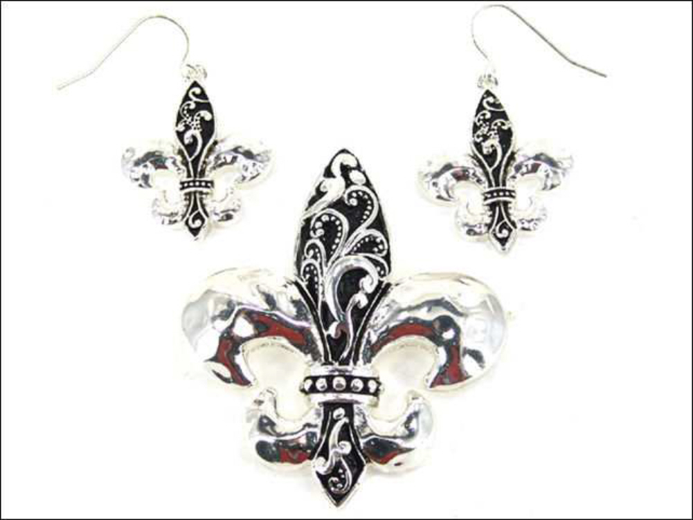 Trendy Silvertone Engraving Texture Fleur De Lis Fashion Jewelry Pendant Trendy Silvertone Engraving Texture Fleur De Lis Fashion Jewelry Pendant