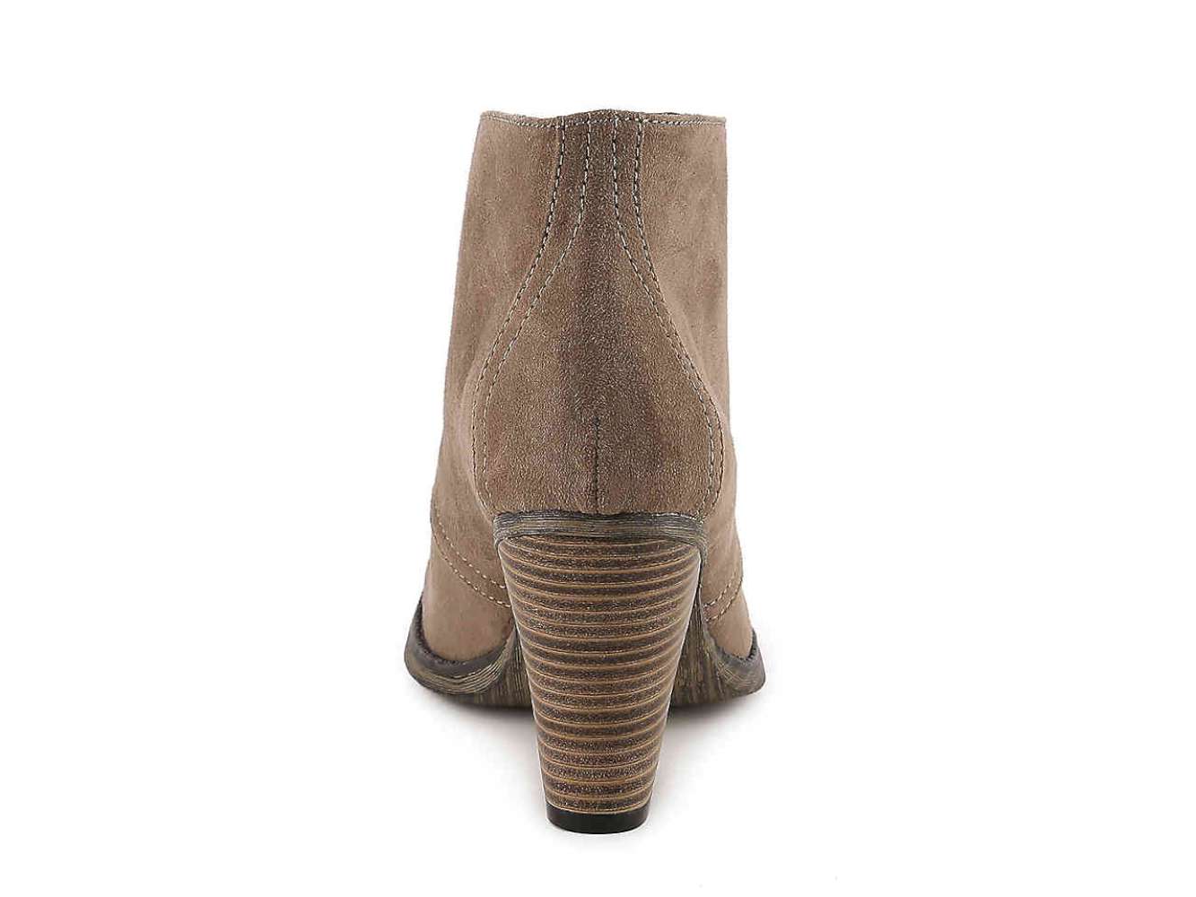 MIA Womens Shawna Closed Toe Ankle Fashion Boots Fashion Boots