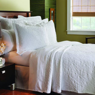 Caravelle Matelassé Season Stone Washed Coverlet - Size: Full/Queen Caravelle Matelassé Season Stone Washed Coverlet - Size: Full/Queen