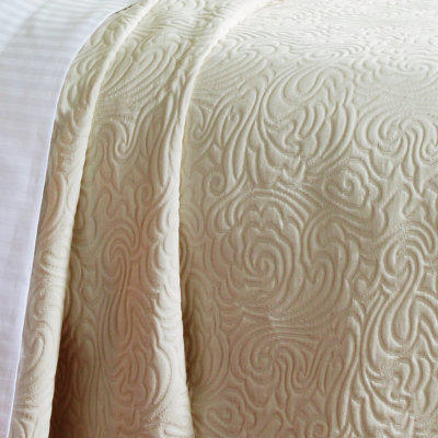 Caravelle Matelassé Season Bradbury Coverlet - Size: Queen, Color: White Caravelle Matelassé Season Bradbury Coverlet - Size: Queen, Color: White