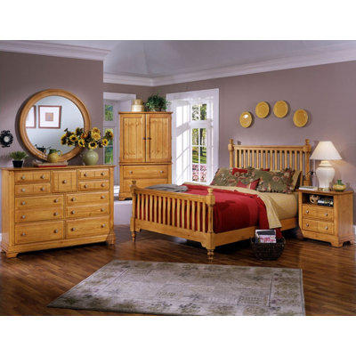 Vaughan-Bassett Cottage Slat Bed - Size: Queen, Finish: Cherry Vaughan-Bassett Cottage Slat Bed - Size: Queen, Finish: Cherry