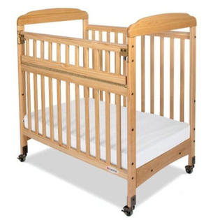 Foundations Serenity Safereach Fixed Side Mirror End Compact Crib Foundations Serenity Safereach Fixed Side Mirror End Compact Crib