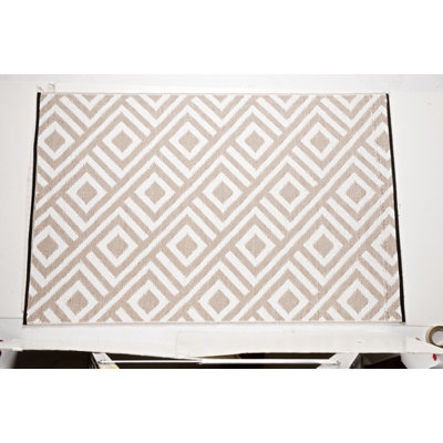 B. B. Begonia Designer Malibu Indoor / Outdoor Rug - Size: 6' x 9' at Sears.com