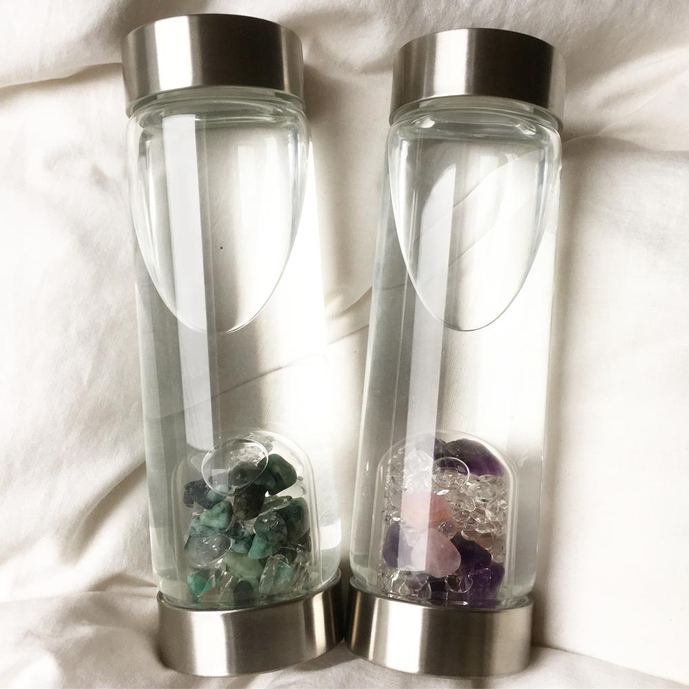VitaJuwel Water Bottles With GemPod Crystals, Golden Moments (rhine gold – halite salt - garnet), for Sports, Gym, Yoga