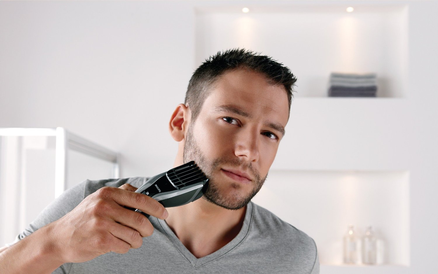 philips series 5000 hair clipper with titanium blades including beard and hair combs