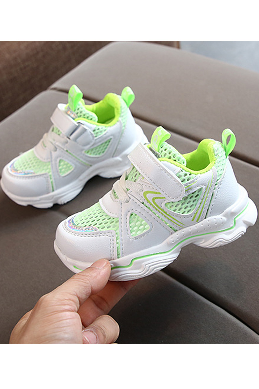 Selected Color is 2008 fluorescent net shoes green