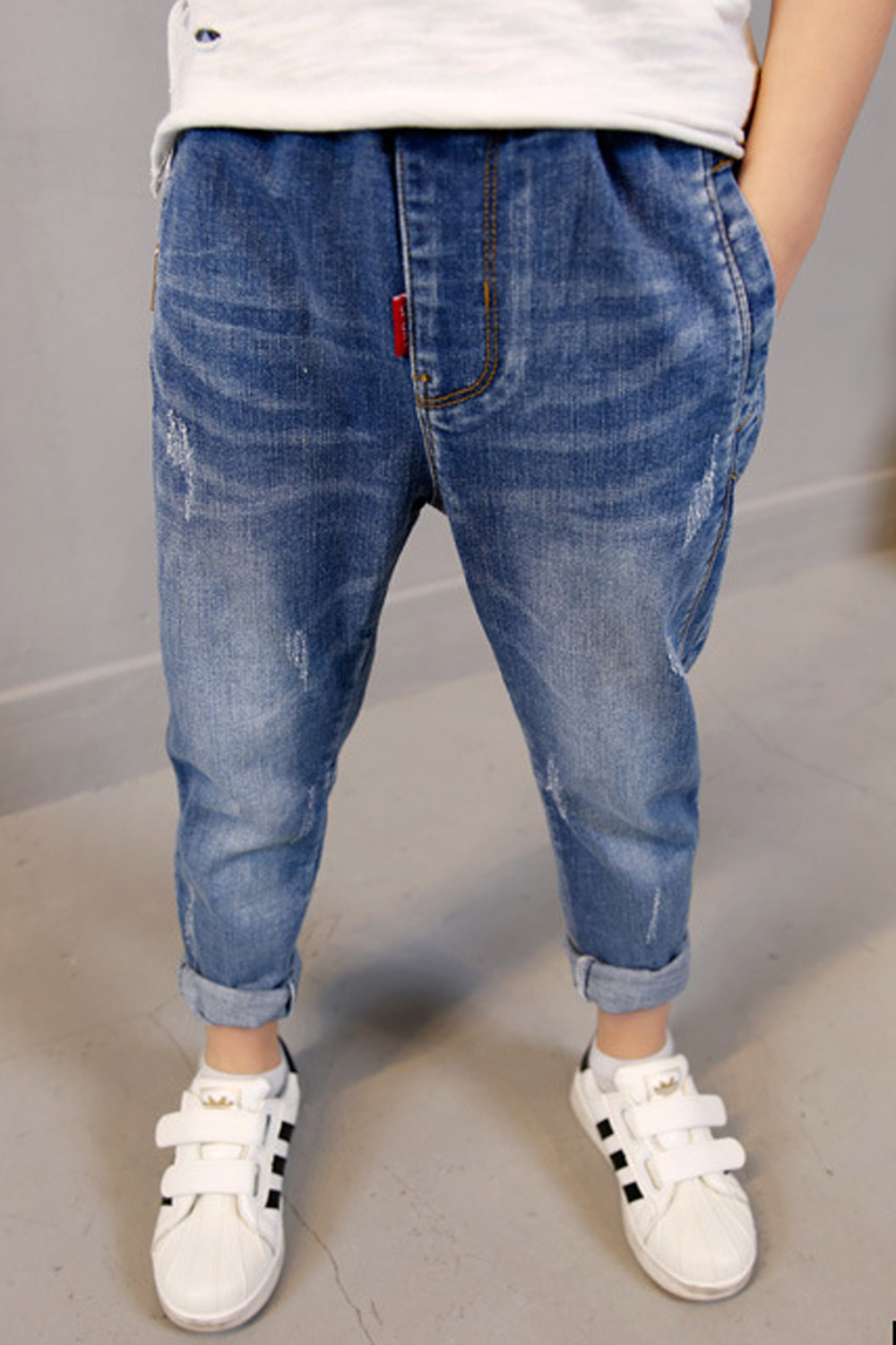 loose fit light blue jeans