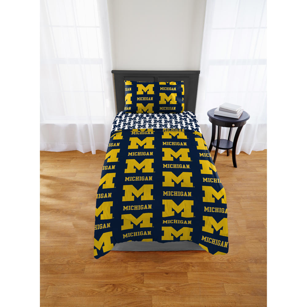 The Northwest Group NCAA Michigan WolverinesTwin Rotary Bed In a Bag Set