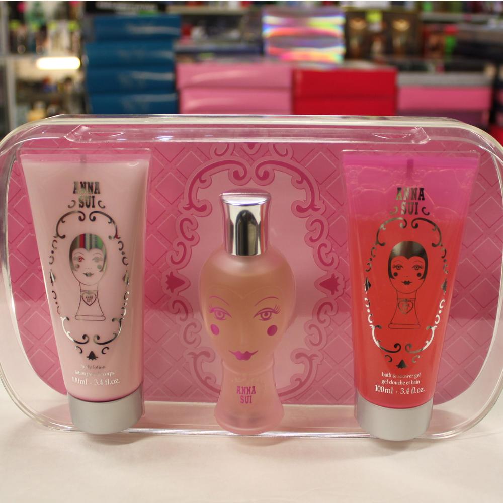 Anna Sui DOLLY GIRL BY ANA SUI PARFUMS 3-PCS GIFT SET FOR WOMAN
1.7 FL.OZ / 50 ML Eau De TOILETTE Spray
HARD TO FIND * Last Set Available