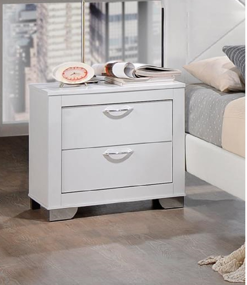 Esofastore Contemporary Classic White Finish Silver Toned Hardware