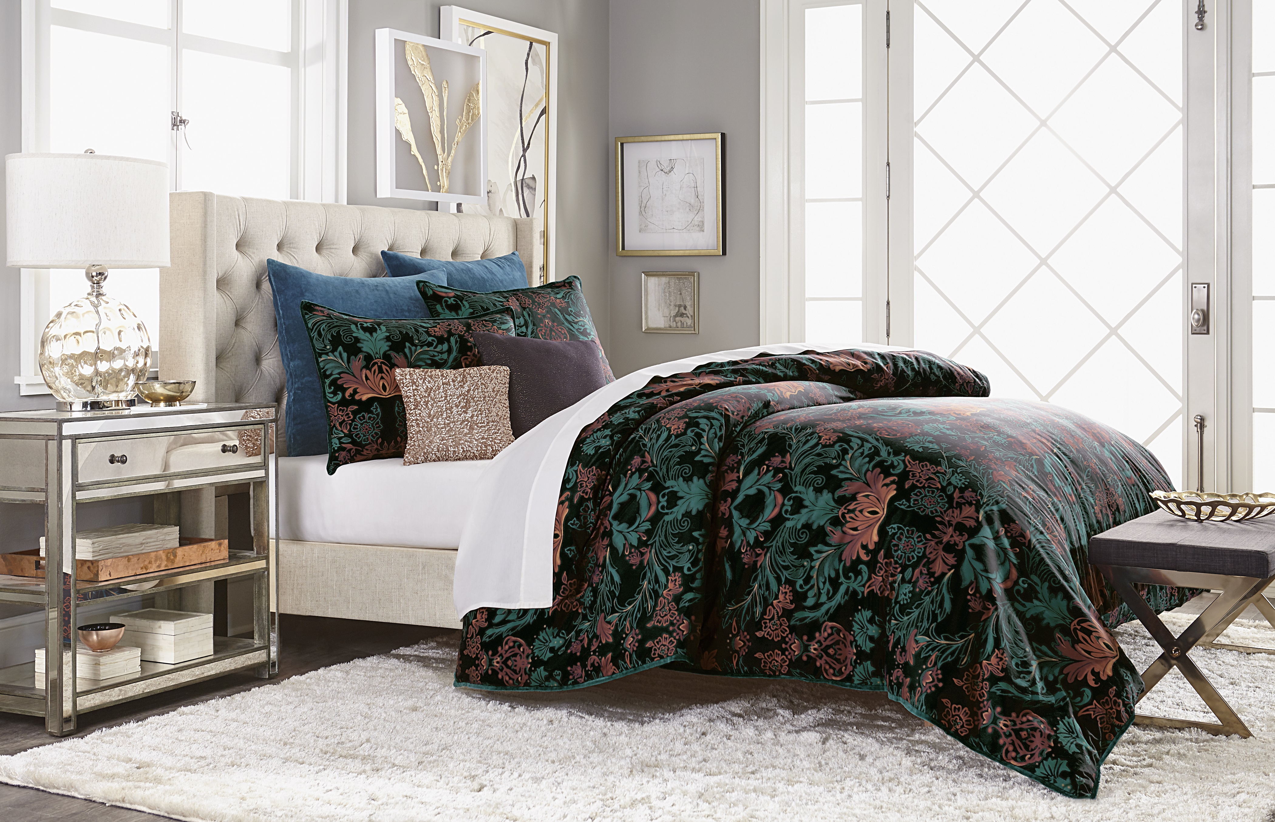Jaclyn Smith 5pc Comforter Set Black Scroll